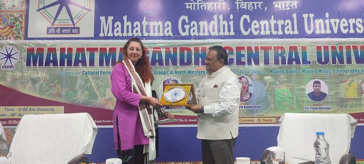 भारतीय संस्कृति, योग एवं नृत्य से पूरी दुनिया ने सीखा: कुलपति