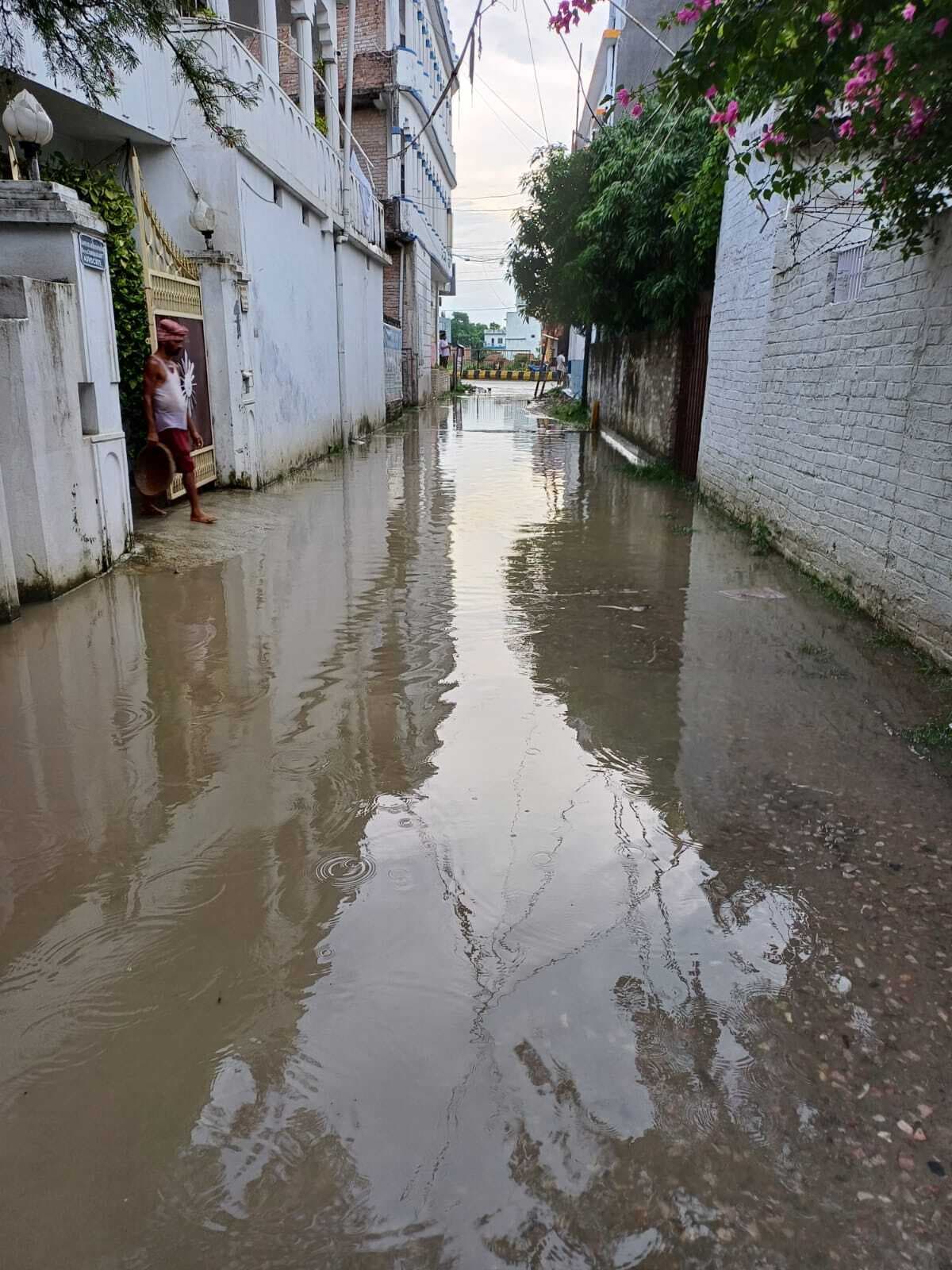 Muzaffarpur News : मौसम ने ली करवट, गर्मी से मिली राहत ; कई मोहल्ले में जलजमाव