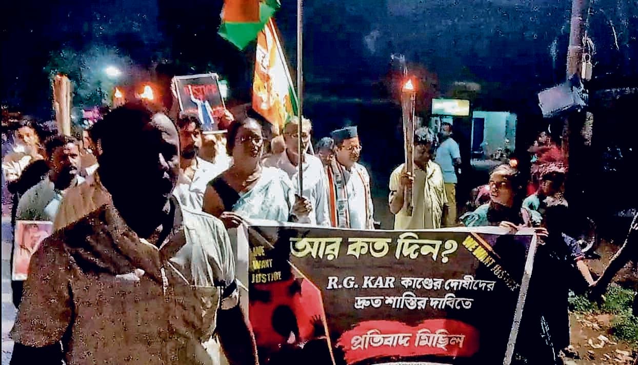 आरजी कर कांड के खिलाफ जामुड़िया कांग्रेस ब्लॉक-02 की मशाल रैली