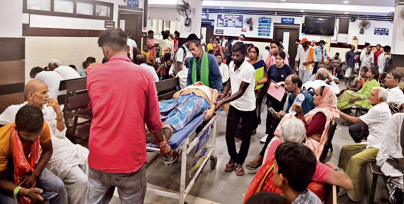 10 दिन बाद ओपीडी चालू, रजिस्ट्रेशन काउंटर पर मरीजों की उमड़ी भीड़