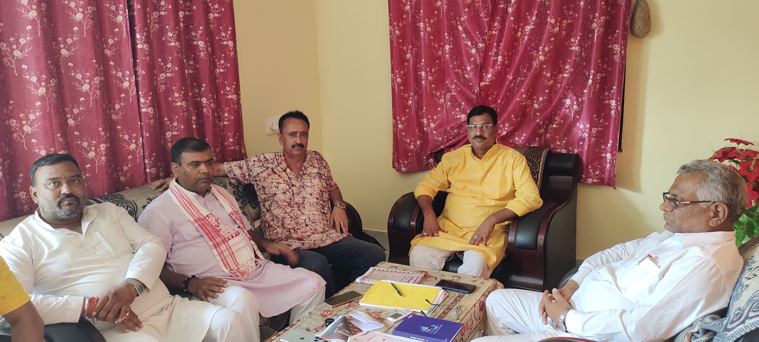 भाजपा के दबाव में चौहान हेंब्रम के परिजनों की ली गई सुध : दिलीप वर्मा