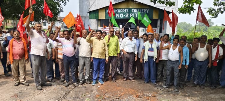 खरखरी कोलियरी : 159 मजदूरों के स्थानांतरण का विरोध