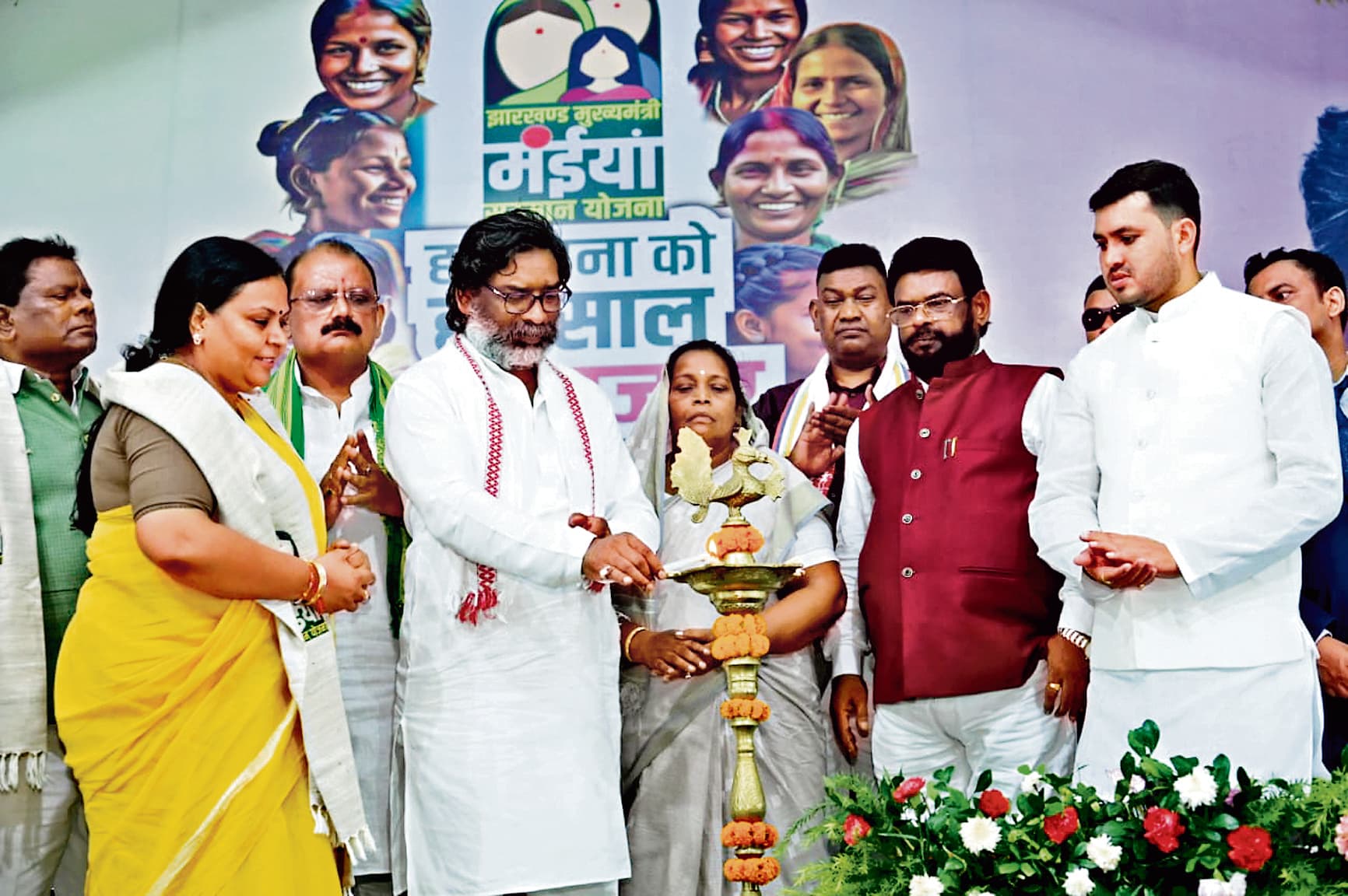 Government Scheme News : अपनी पार्टी संभल नहीं रही, दूसरे दलों को कर रहे हैं परेशान : हेमंत