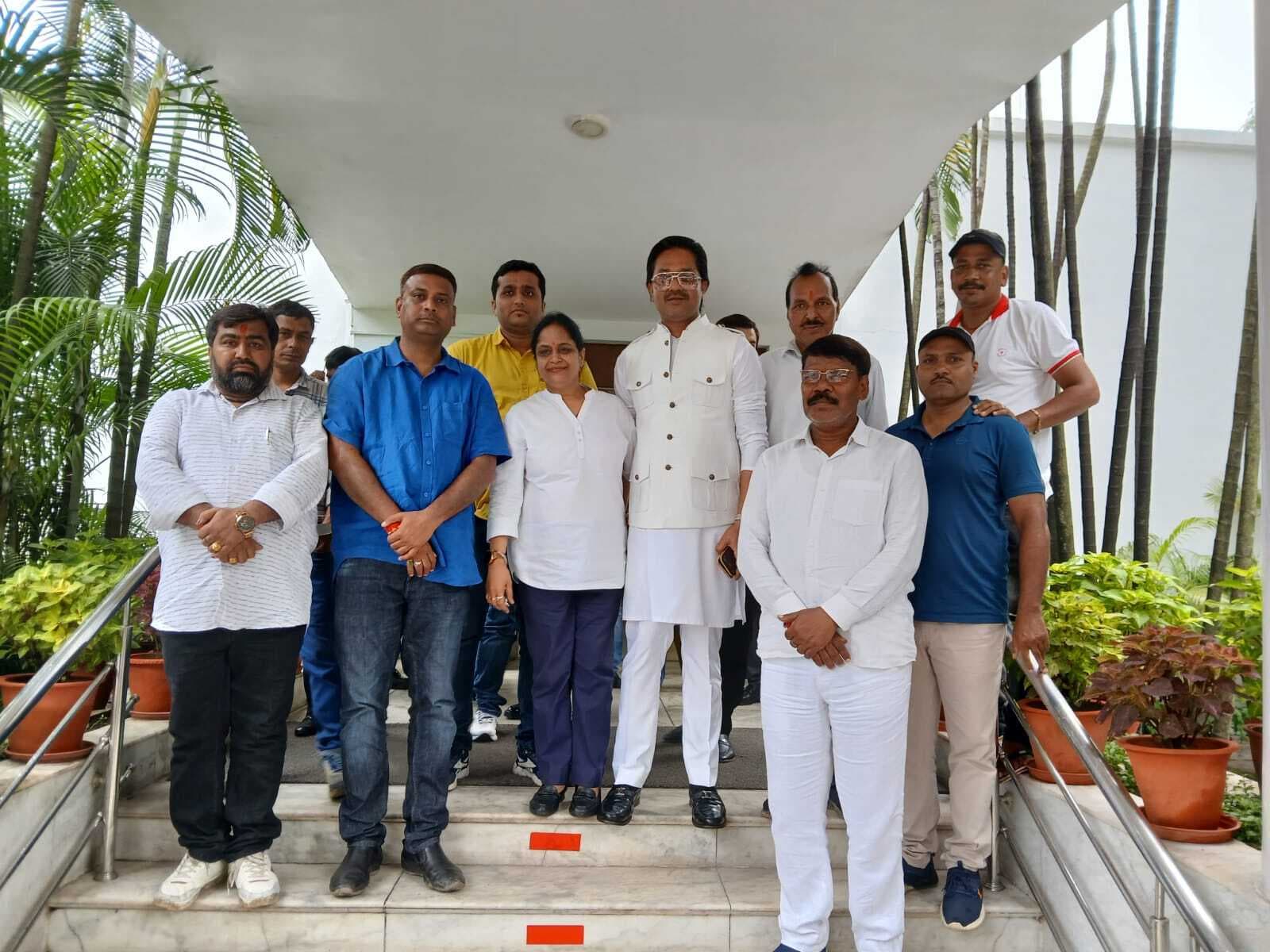 विधायक अनूप सिंह ने कांग्रेस नेताओं संग की बैठक, हौसला बढ़ाया