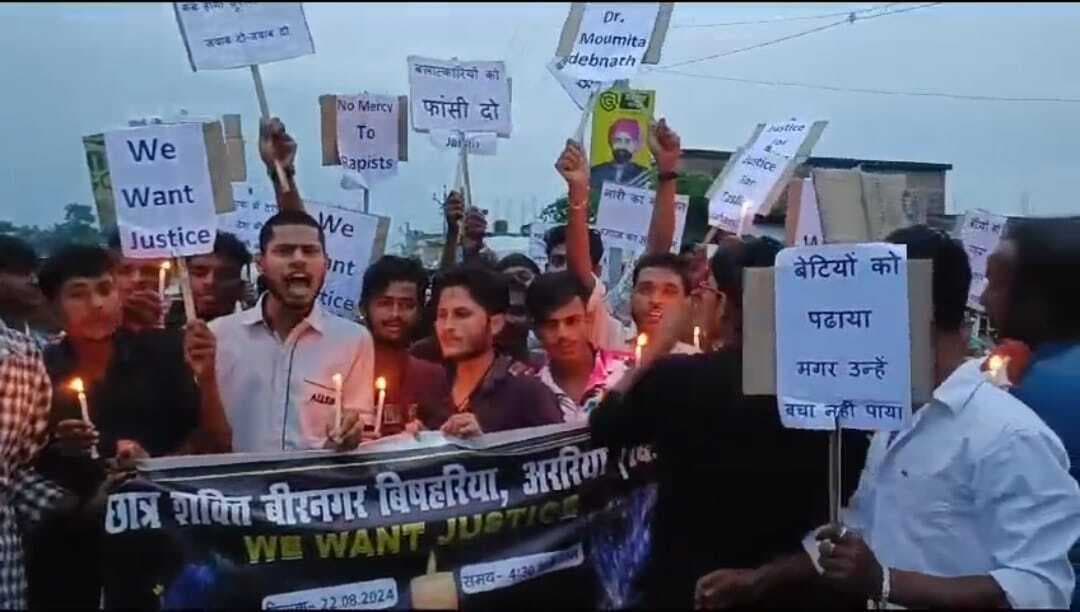 डाॅक्टर की हत्या मामले में युवाओं ने निकाला कैंडल मार्च