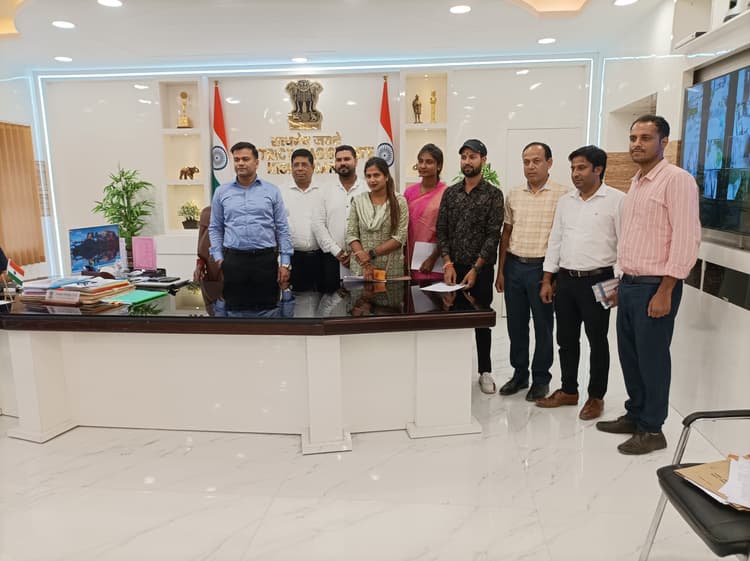 जिलाधिकारी  ने अनुकंपा, संविदा के आधार पर नियुक्त एवं विभिन्न पदों पर चयनित कुल 38 अभ्यर्थियों को दिया नियुक्ति पत्र