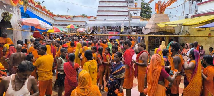 फौजदारी दरबार में 55 हजार कांवरियों ने किया जलाभिषेक, आस्था से सराबोर. बासुकिनाथ भादो मेला में भी दिख रहा है भक्ति का अद्भूत संगम