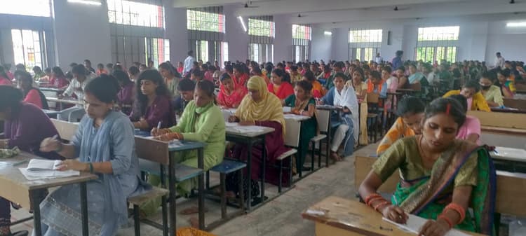 पहले दिन ग्रुप ए और ग्रुप बी के परीक्षार्थियों की हुई जेनरल स्टडी विषय की परीक्षा