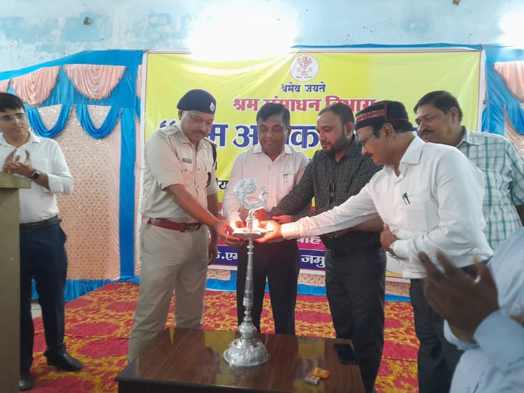 बाल श्रम समाज के लिए कलंक : पुलिस उपाधीक्षक