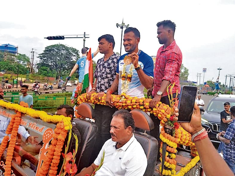 राउरकेला में अमित रोहिदास का हुआ भव्य स्वागत, खुली जीप में कराया शहर भ्रमण