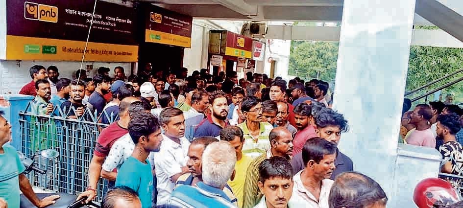 एडीडीए कार्यालय का मामरा बाजार के व्यापारियों ने किया घेराव