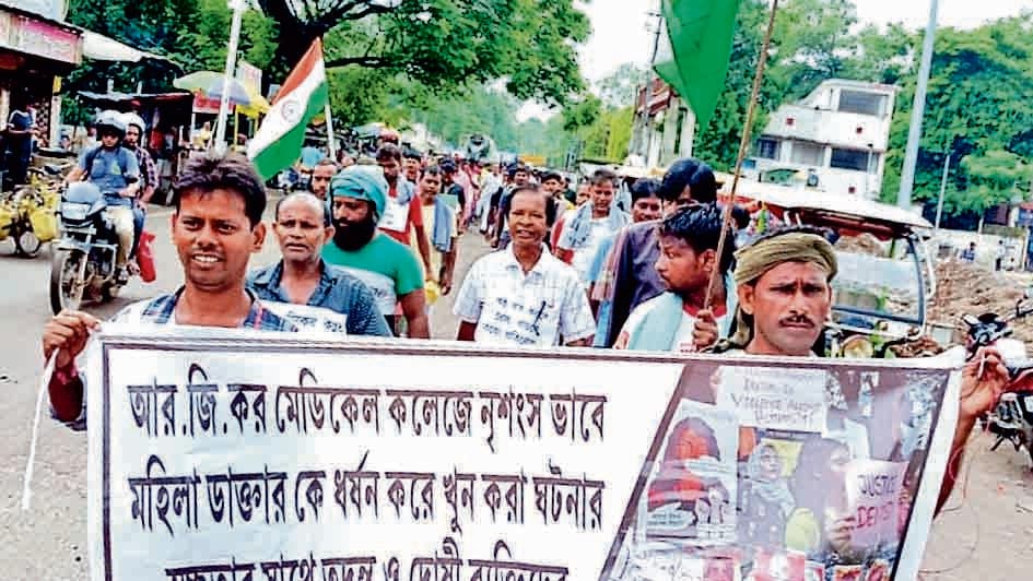 आरजी कर कांड पर बांकुड़ा मुटिया मजदूर यूनियन की विरोध रैली