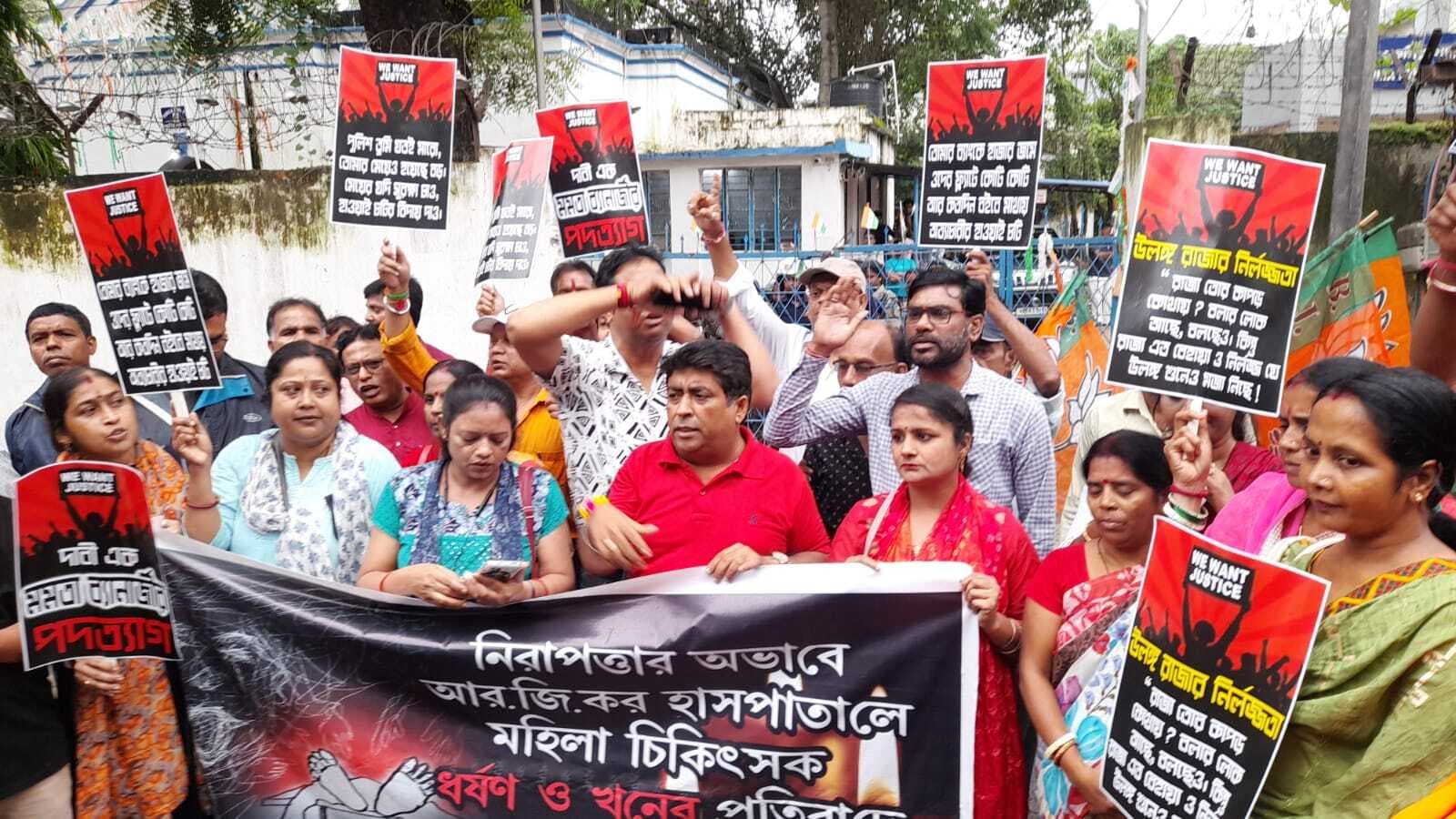 पुरुलिया में भी भाजपा ने घेरे थाने, पुलिस के लाठीचार्ज पर जताया प्रतिवाद