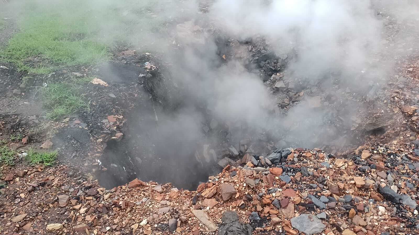 जोगता 11 नंबर बस्ती के निकट बना गोफ, जहरीली गैस का रिसाव