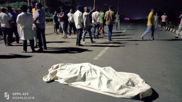 अज्ञात वाहन की चपेट में आने से बाइक सवार की मौत, दूसरा जख्मी