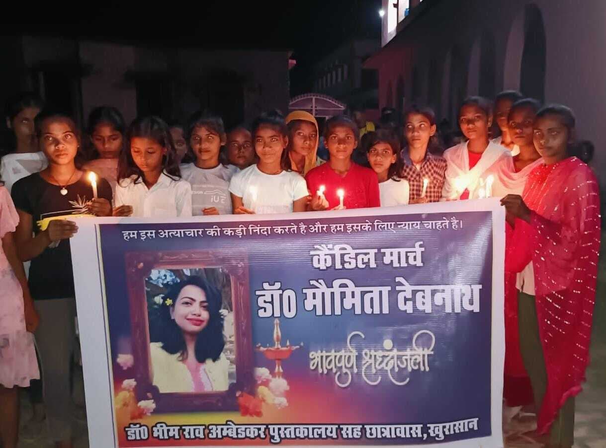 चिकित्सक की हत्या के विरोध में युवाओं ने निकाला कैंडल मार्च