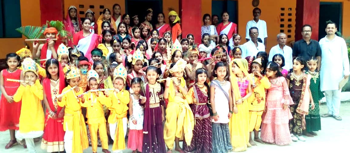 शिशु मंदिर में रूप सज्जा व गीता श्लोक प्रतियोगिता