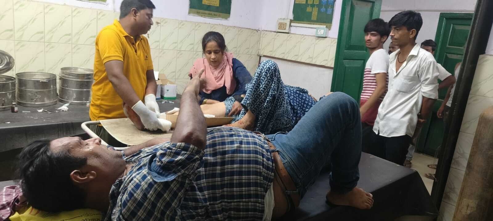 ट्रक व स्कॉर्पियो में टक्कर, पांच जख्मी, दो रेफर