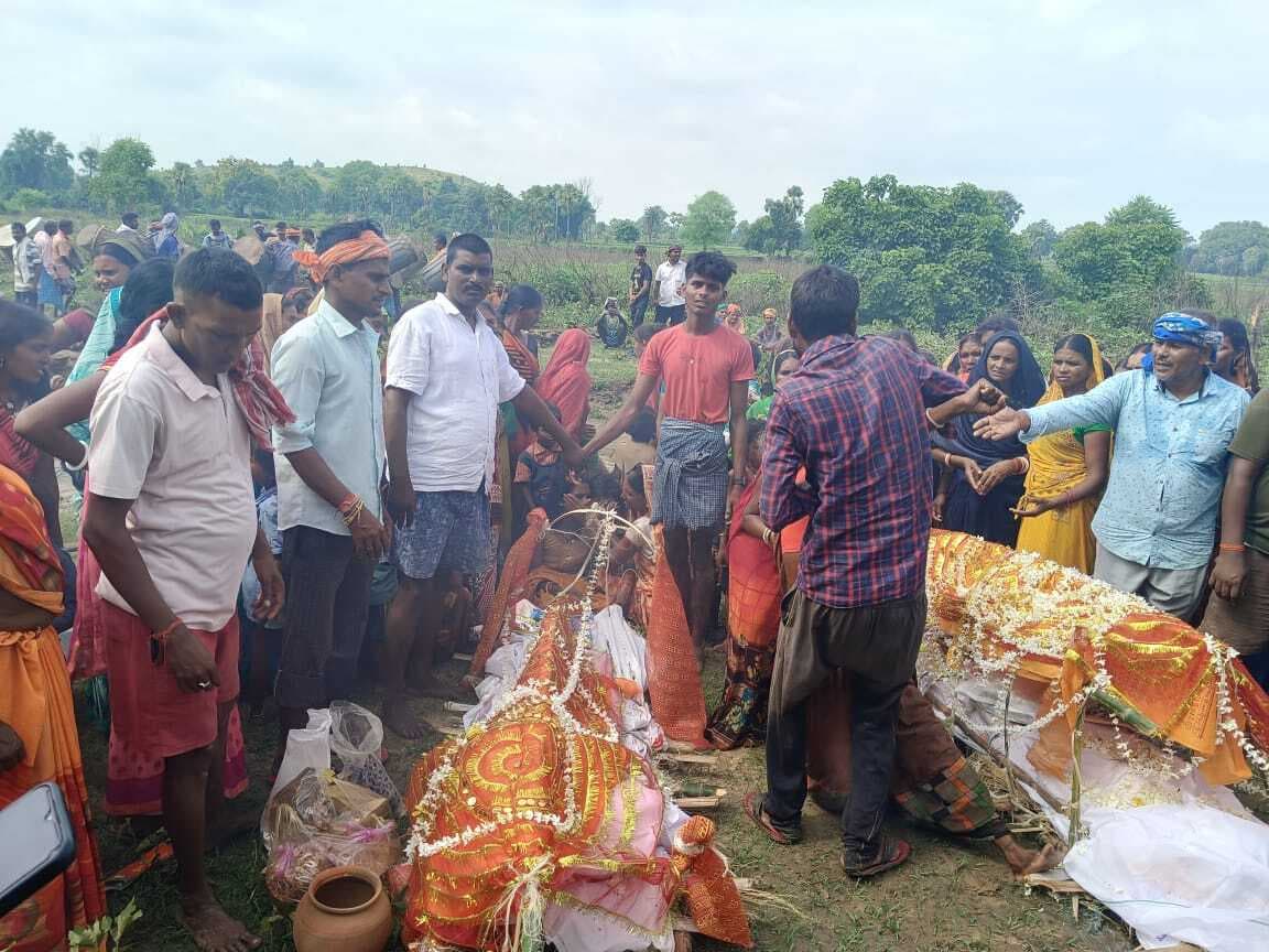 छोटे भाई की मौत की सूचना पर बड़े भाई ने तोड़ा दम