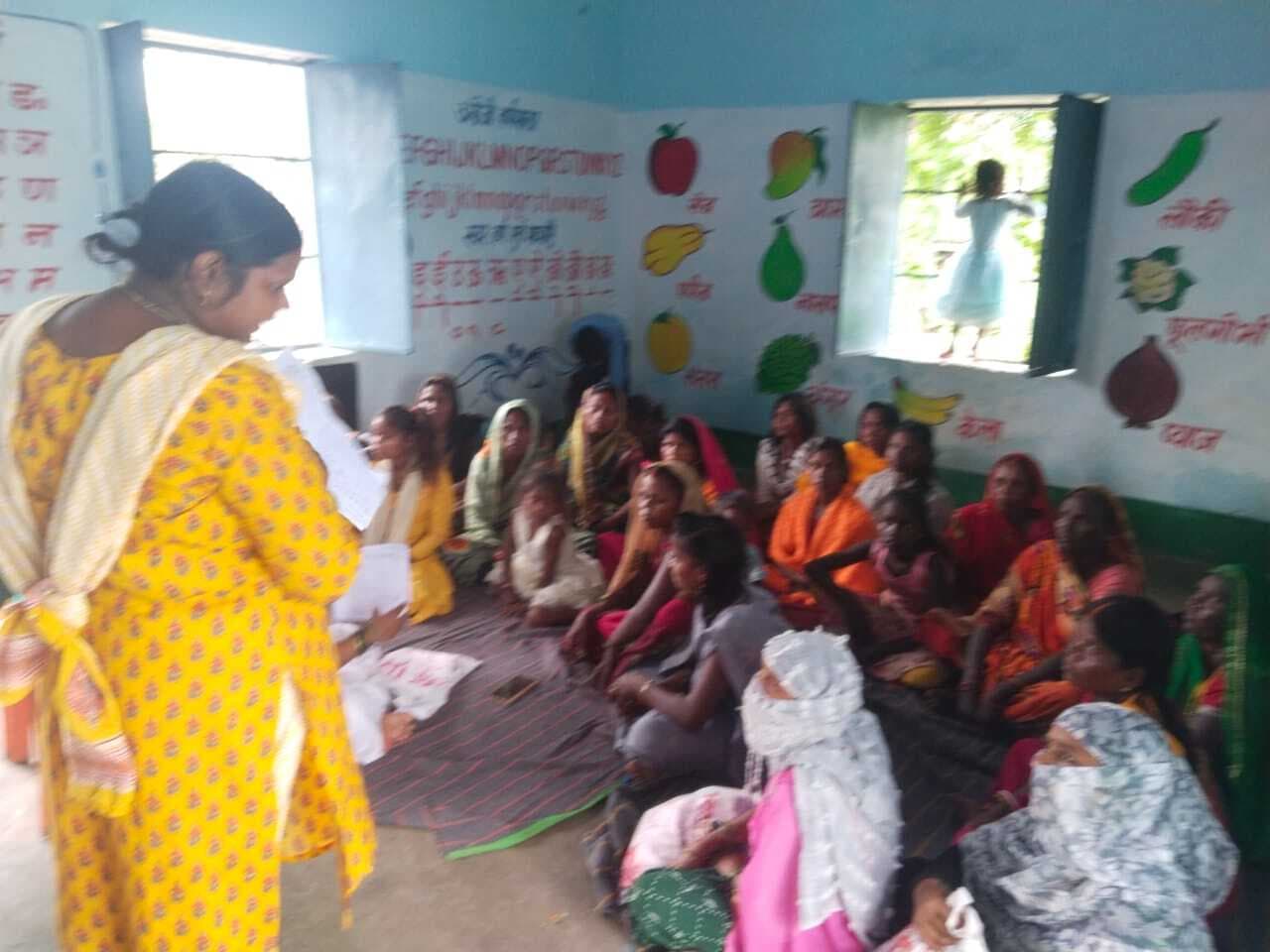 बिहारी बिगहा में योजनाओं की जानकारी के लिए हुई सखी वार्ता