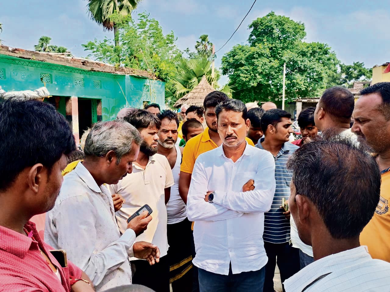 Saran News : छपरा : नगर पंचायत के कचरा वाहन से कुचलकर वृद्ध महिला की मौत, दूध कारोबारी जख्मी