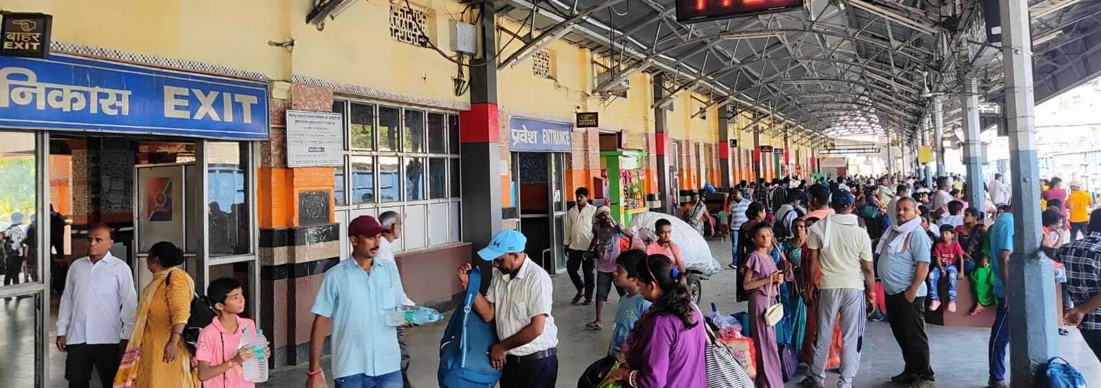 नई दिल्ली- भागलपुर स्पेशल ट्रेन 12 घंटे पहुंची लेट