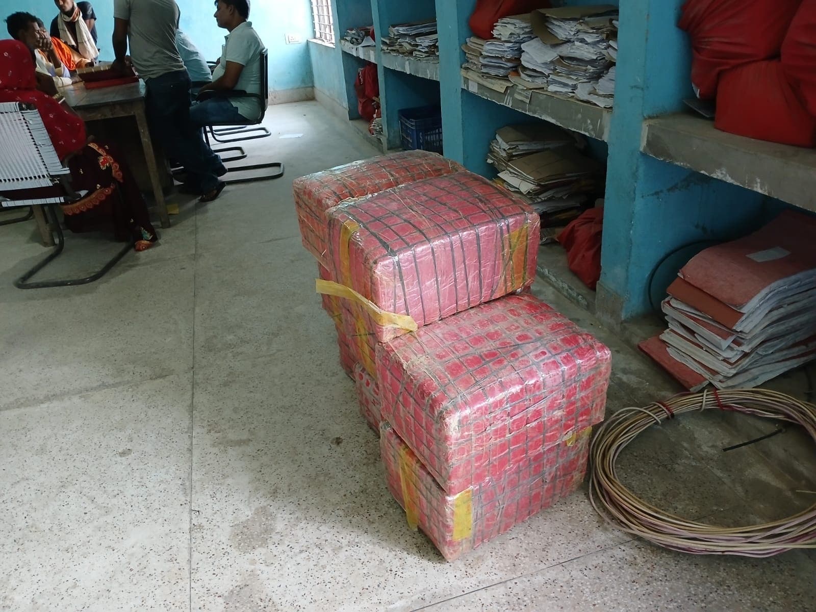 रून्नीसैदपुर में कार से 1.20 क्विंटल गांजा बरामद, चालक समेत तीन तस्कर गिरफ्तार