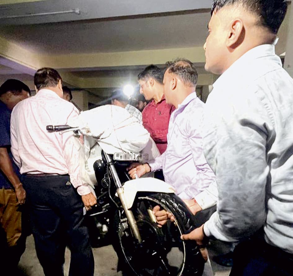 सीबीआइ ने संजय राय की बाइक को कब्जे में लिया