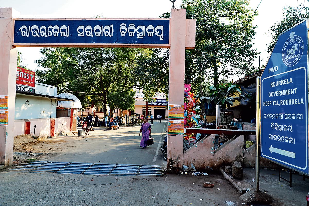 राउरकेला सरकारी अस्पताल के पैथ व सेंट्रल लैब में जंग खा रहीं करोड़ों की मशीनें