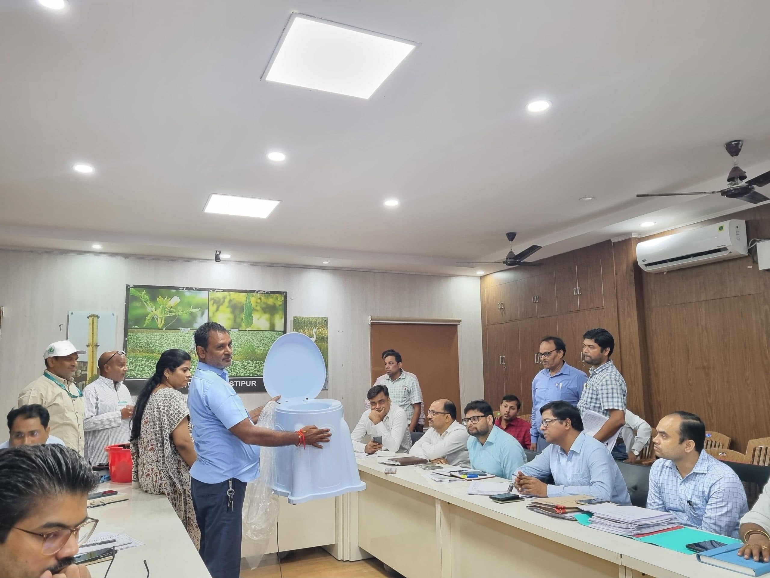 फाइलेरिया रोगियों की मदद करें, उससे भेदभाव न रखें : जिलाधिकारी