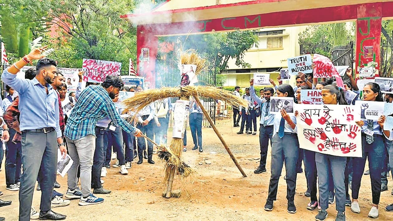 Ranchi News: अभाविप ने किया प्रदर्शन, पुतला फूंका