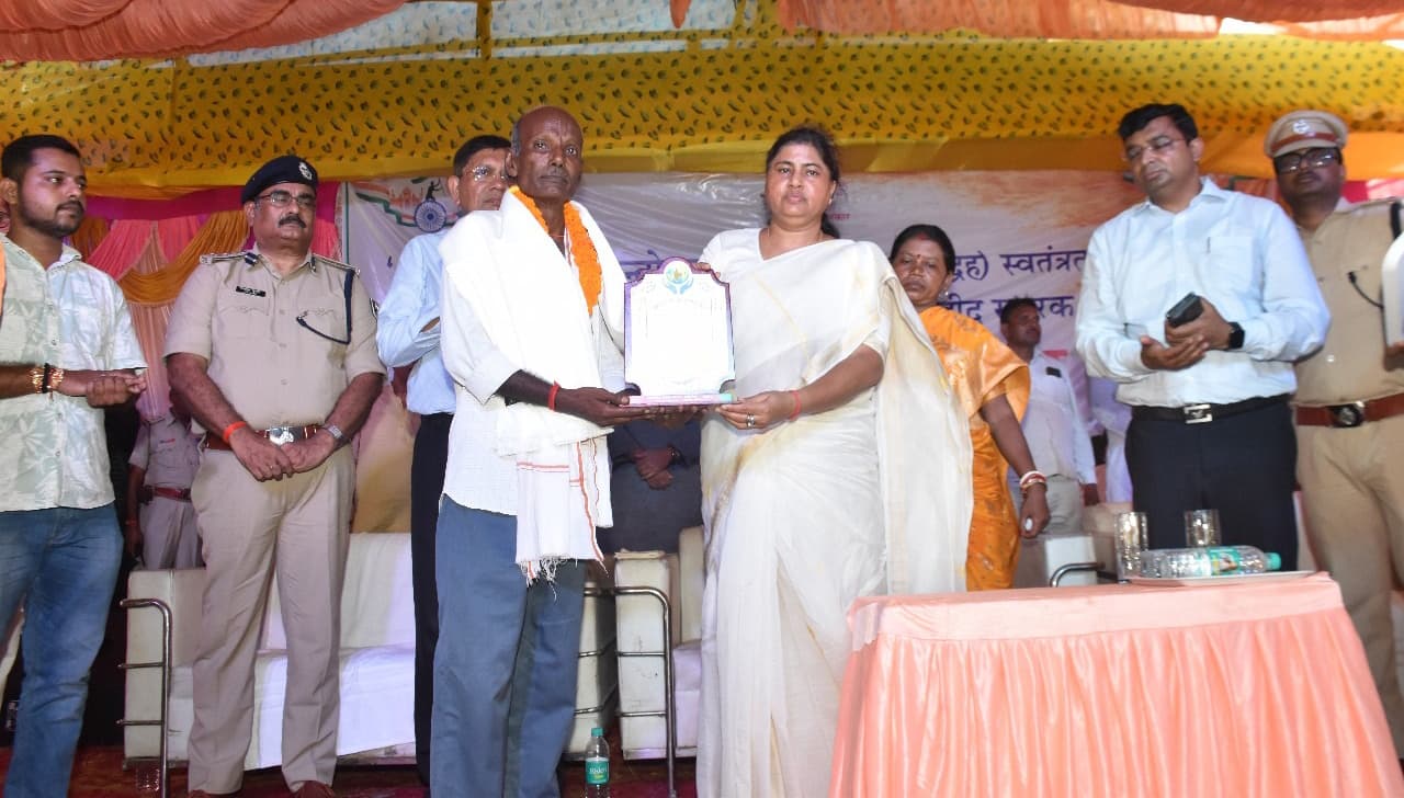 याद किये गये 1942 अगस्त क्रांति के शहीद हुए धमदाहा के 15 सपूत, नमन के लिए उठे हजारों हाथ