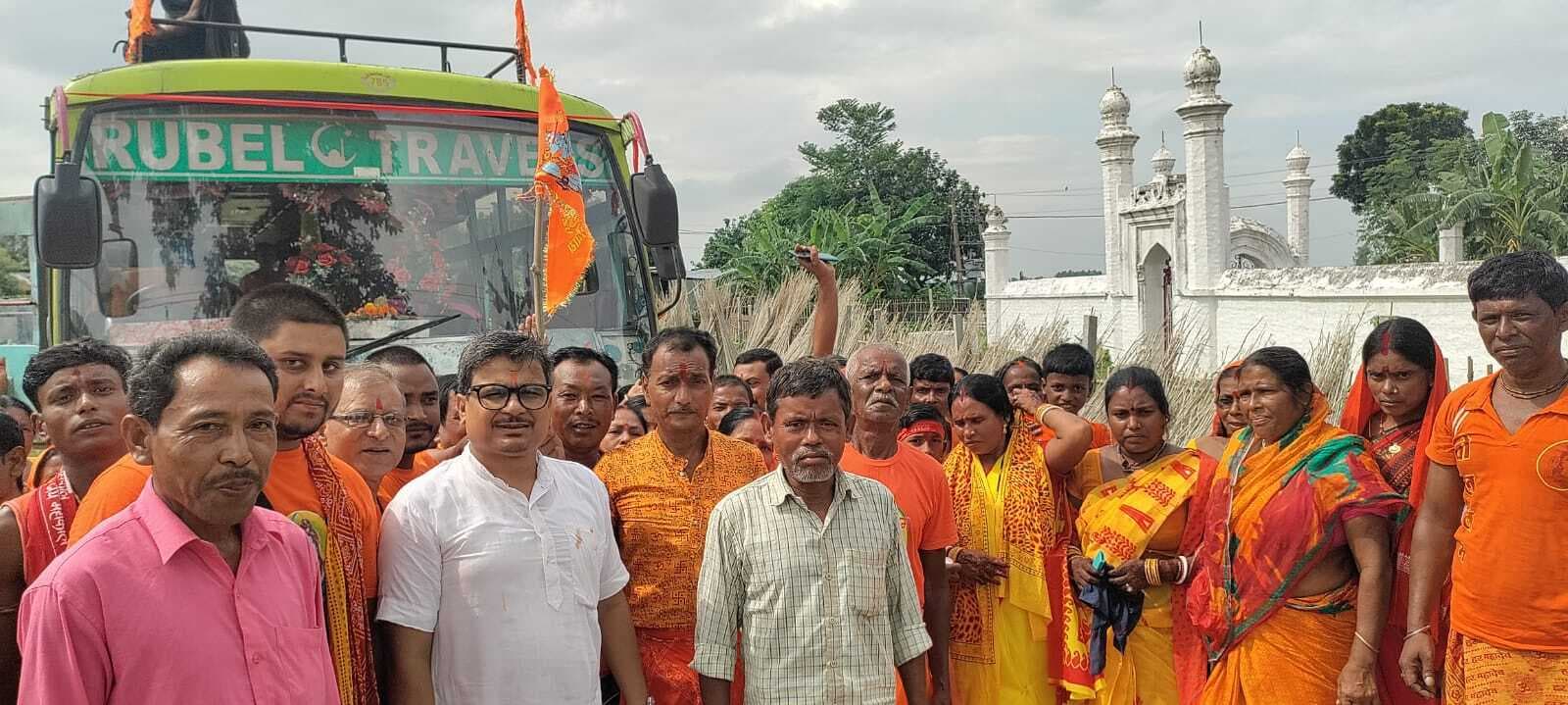 भोले भक्तों का जत्था देवघर को हुआ रवाना