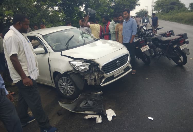 हाइवा ने कार को मारा धक्का, एक युवक की मौत, दो गंभीर