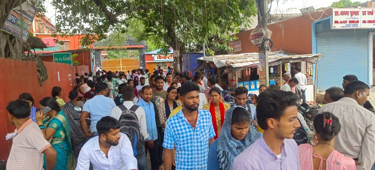 गणित व साइंस के सवालों ने परीक्षार्थियों को उलझाया, हिंदी के थे आसान प्रश्न