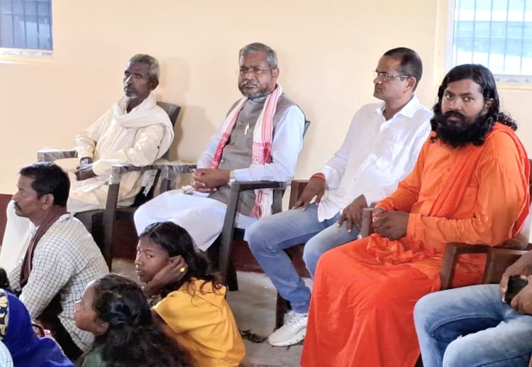 भाजपा कर्यकर्ताओं के साथ बाबूलाल मरांडी ने सुनी पीएम के मन की बात