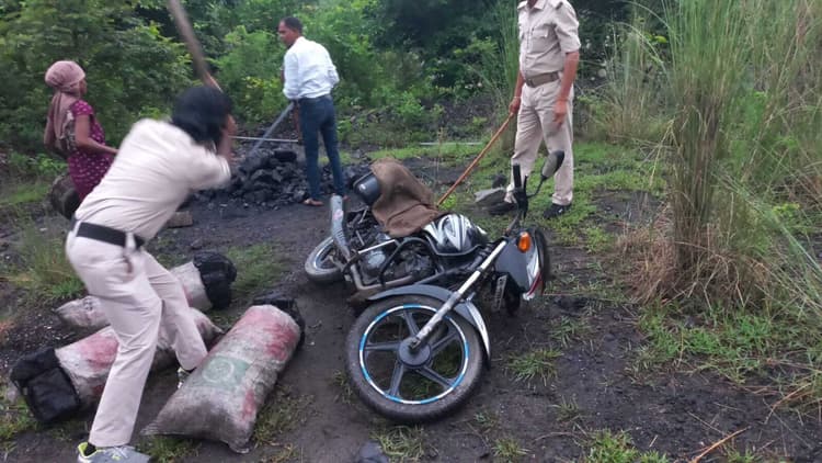 साइडिंग की जगह कहीं ओर ले जाया जा रहा था कोयला, जब्त