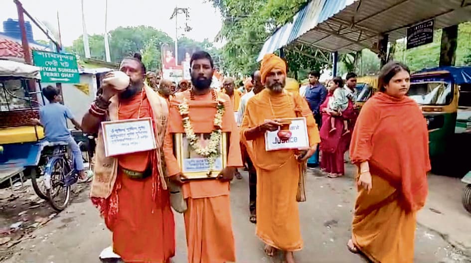 आरजी कर कांड के खिलाफ साधु-संन्यासी भी सड़क पर