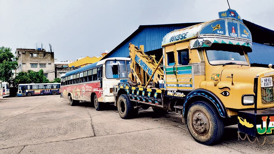 एसबीएसटीसी की जुबली डिपो में खड़ी बस अचानक हुई स्टार्ट