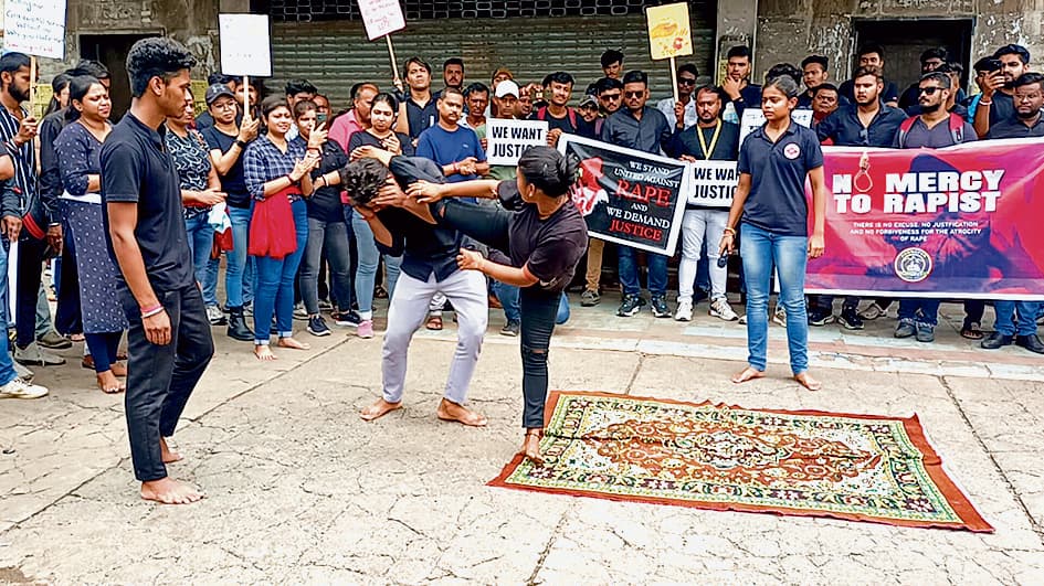 बाइक राइडर्स एसोसिएशन ने नारी उत्पीड़न को लेकर पेश किया नुक्कड़ नाटक