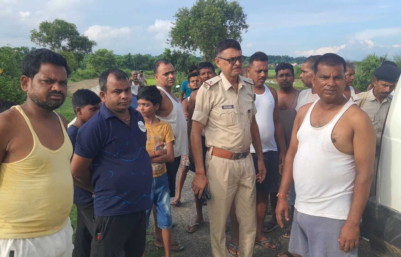 कठौन शिव मंदिर से अज्ञात चोरों ने दान पेटी चुराकर निकाल लिए सारे पैसे