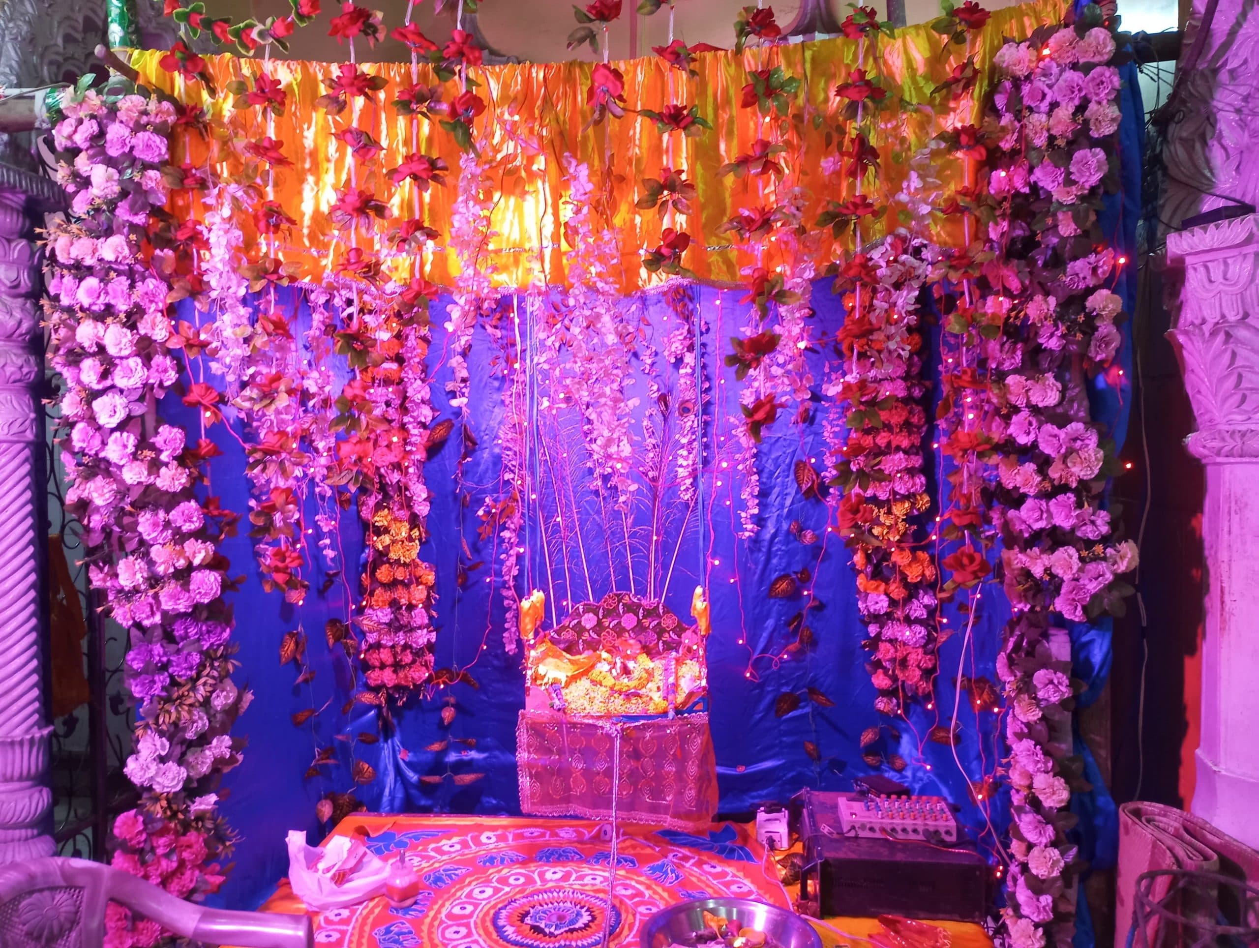 राधा-कृष्ण के गीतों पर रास