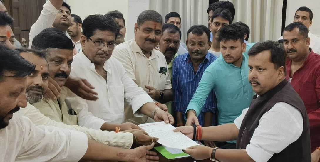 पार्षद शिष्टमंडल ने मंत्री को सौंपा सात सूत्री मांगों का ज्ञापन
