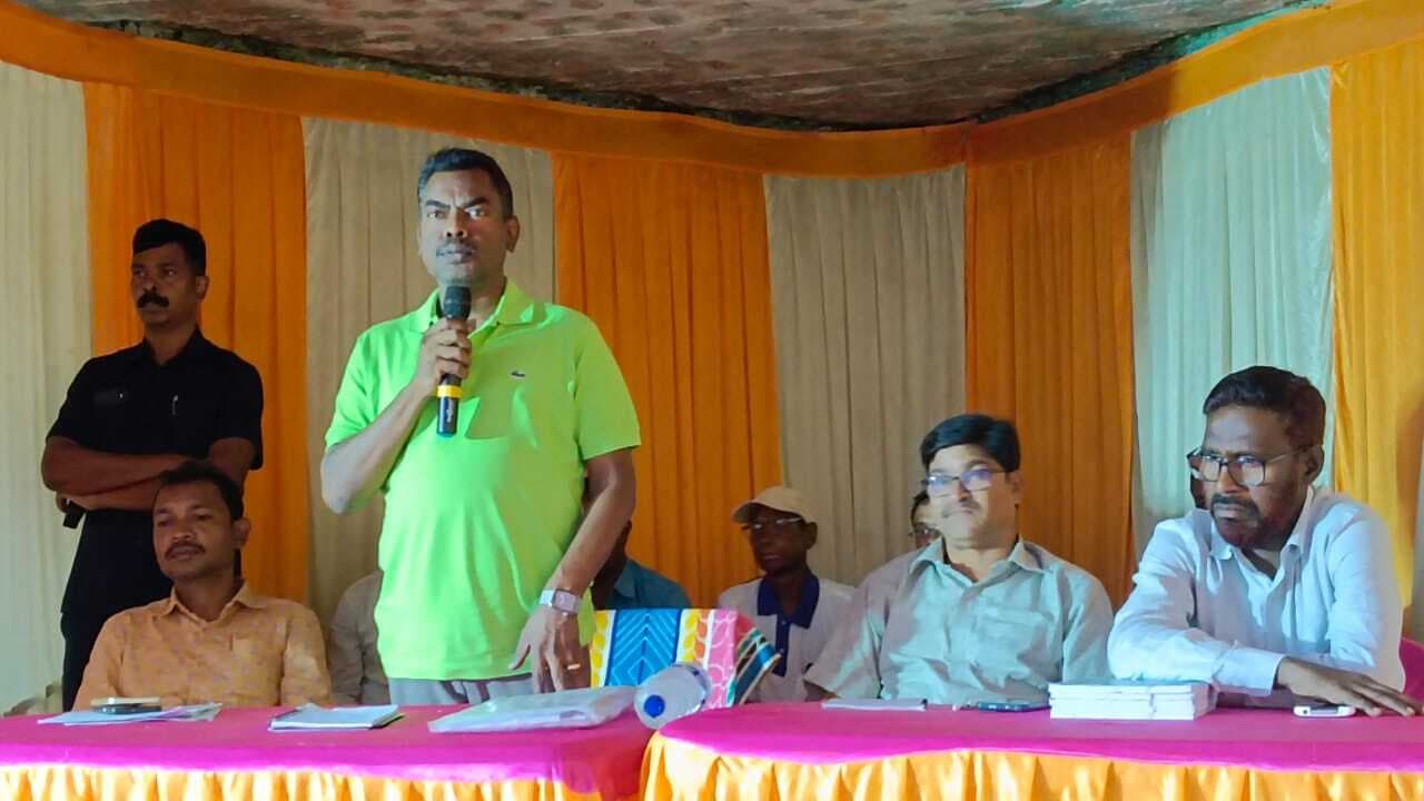 हेमंत सरकार की योजनाओं से लोगों को करायें अवगत : बसंत सोरेन