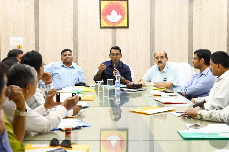 सावन में 47.28 लाख भक्त पहुंचे बाबाधाम, 6.62 करोड़ हुई आय