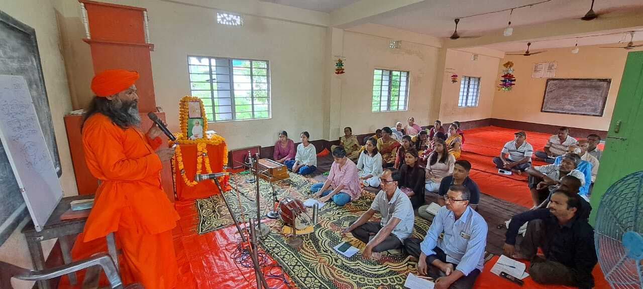 विकेंद्रित अर्थव्यवस्था से आर्थिक समृद्धि का मार्ग सुलभ:पूर्ण देवानंद