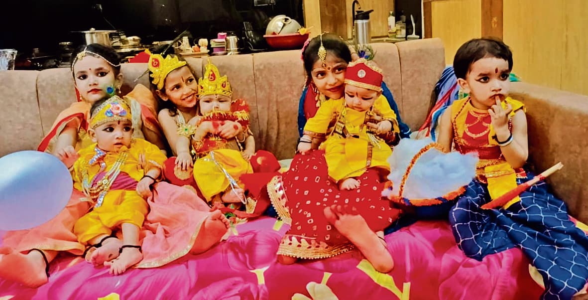 नंद के घर आनंद भयो, जय कन्हैया लाल की...