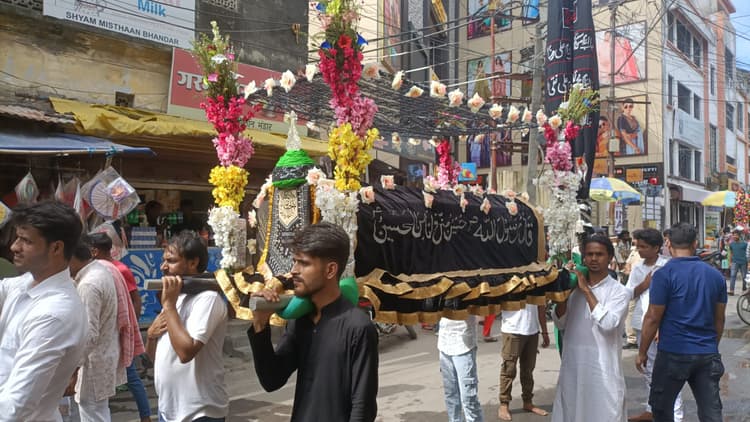 या अली-या हुसैन के नारे के साथ निकला चहल्लुम का जुलूस