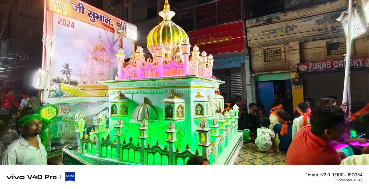 इमामबाड़ों से निकला ताजिया जुलूस व झांकी, अखाड़ा का लोगों ने जमकर उठाया आनंद