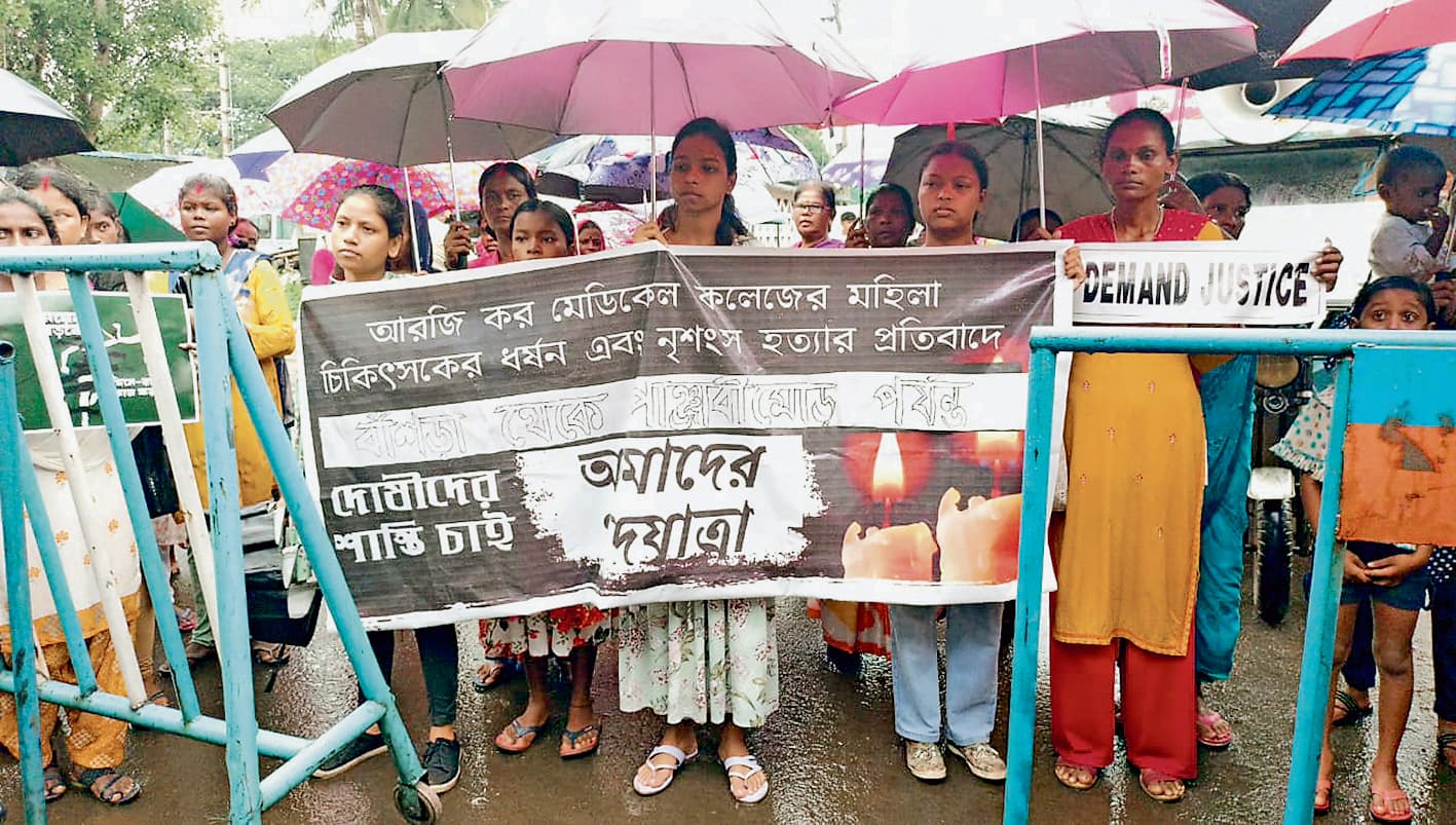 आदिवासी युवती की हत्या के खिलाफ प्रदर्शन